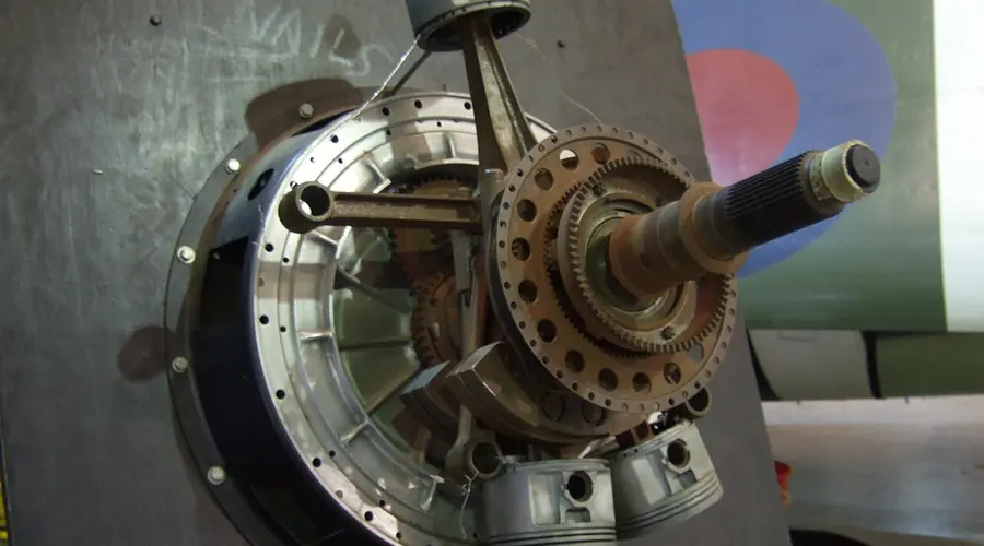 Le groupe motopropulseur : moteur à pistons et hélice